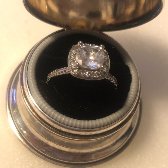 SILVER Metal w Cubic Zirconia Ring No Stamp Filigree Setting Studded Band Sz 6 - Picture 2 of 7